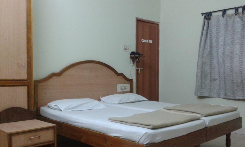Hotel Agarala Residency Тирупати Номер фото